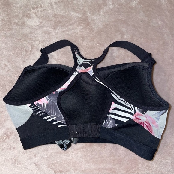 Victorias secret sport bra size 32DD - Picture 2 of 7